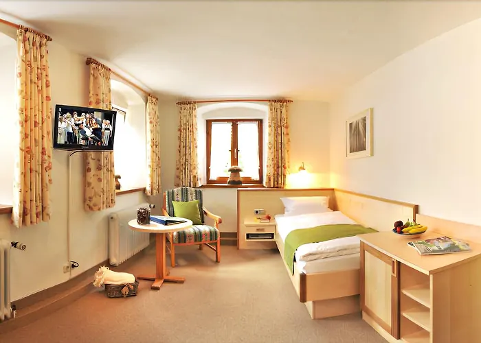 Gaestehaus Enzianhof Garni Pensión Oberammergau