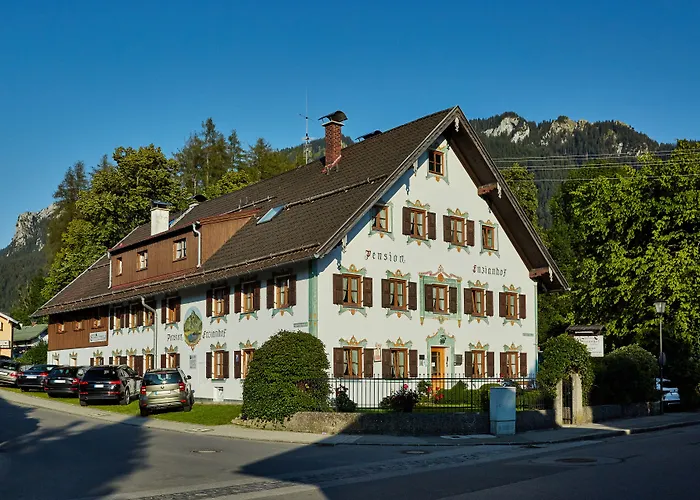 Gaestehaus Enzianhof Garni Pensión Oberammergau