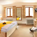Gaestehaus Enzianhof Garni 3*