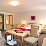 Gaestehaus Enzianhof Garni Casa de hóspedes 3*