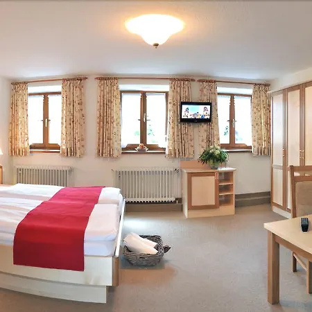 ゲストハウス Gaestehaus Enzianhof Garni