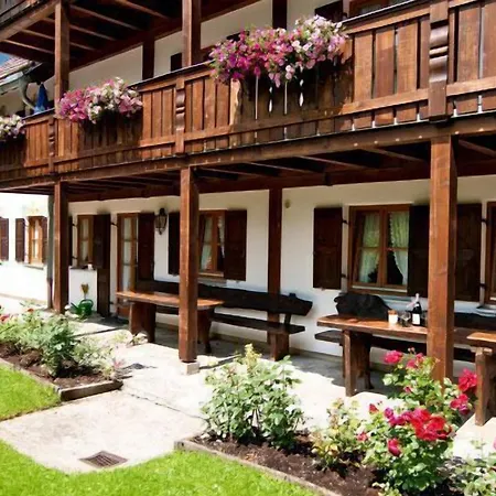 Gaestehaus Enzianhof Garni ゲストハウス