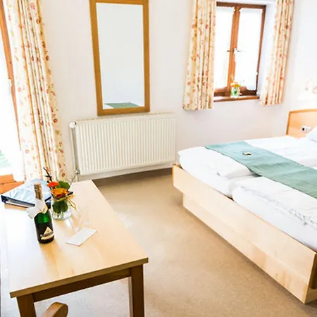 ゲストハウス Gaestehaus Enzianhof Garni