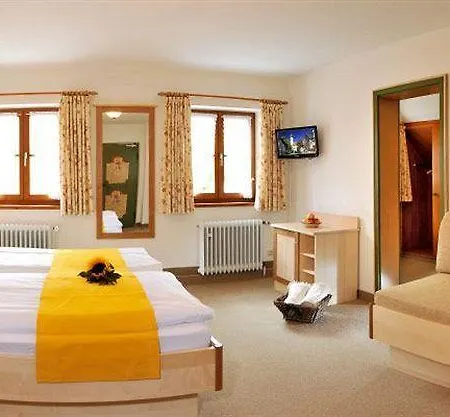 Guest house Gaestehaus Enzianhof Garni Oberammergau