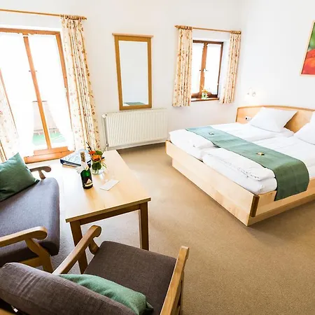 Gaestehaus Enzianhof Garni اوبرامرغو