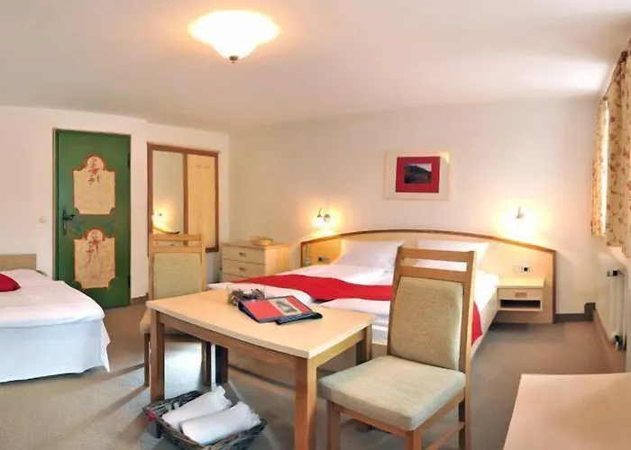 Gaestehaus Enzianhof Garni בית הארחה 3*